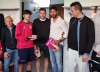 Vincioni, Padovani e Bonacchi premiano Arjadinosky miglior giocatore del mese.