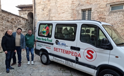 Settempeda calcio: nuovo pulmino, donazioni delle ditte GI.MA. Car, Punto Verde e La Pizzeria